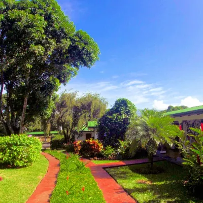 Hotel la Rosa de America Hotels near Zoo Ave