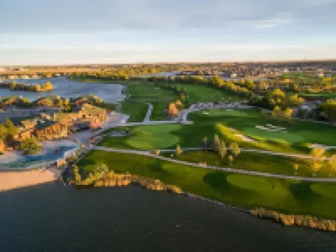 Windshire Retreat Pool, Garage & Pet-friendly Hotels in Windsor