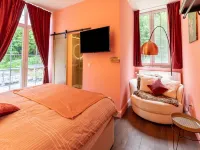 Luxurious villa with heated pool Hotels in 