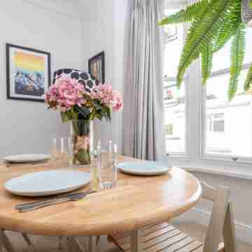 Host & Stay - Guildford Apartment Dining/Meeting Rooms