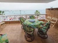 Apartment - Sleeps & Free Parking Hotels in Salinas