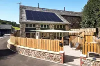 Woodpeckers - Stylish Luxury Property With hot tub