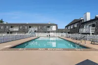 Snyders Shoreline Inn فنادق في لودينغتون