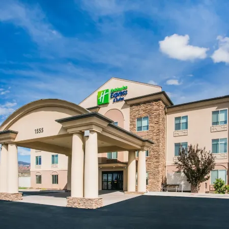 Holiday Inn Express & Suites Cedar City