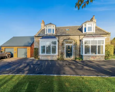 Blythewood Aberdeenshire Luxury Lodge with Hot Tub Hotels in Inverurie