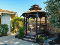 Luxury Estate with Sparkling Pool & Elegant Amenities Hotels in Glendora