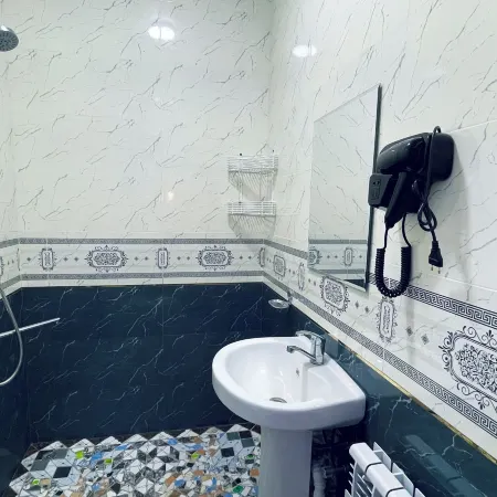 SHOM EAST HOTEL