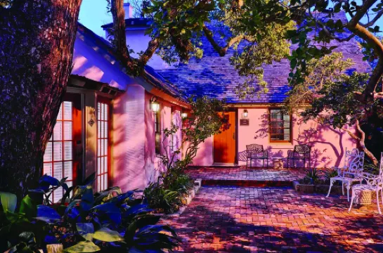 The Collector Inn & Gardens