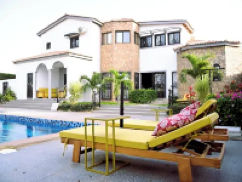 克爾阿迪亞納 薩利 伯土達爾酒店