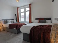 Central Home in Portsmouth- Hot Tub - Sleeps 10