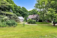 Bear Pass - Mountain View 4 Bedroom Home by RedAwning