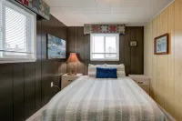 Ocean Spray Resort Cottage 6 by Grayland Beach Hotels in Grayland