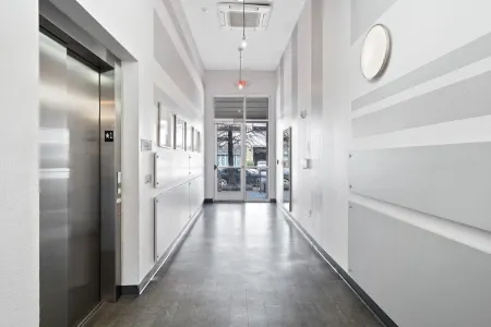 Balcony Views and Thoughtful Design - Cozy Sanctuary Отели рядом с достопримечательностью «The Scott and Zelda Fitzgerald Museum»