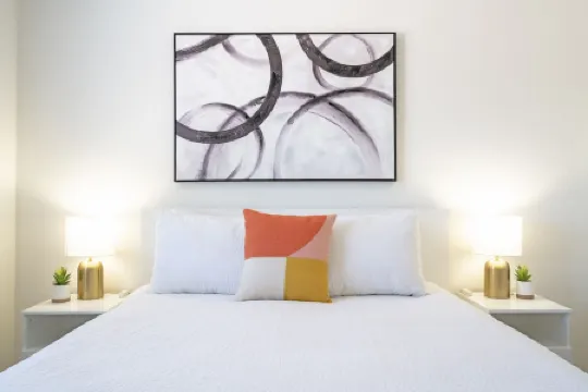 3 Bedroom With Stunning Yard Close to Horseshoe.