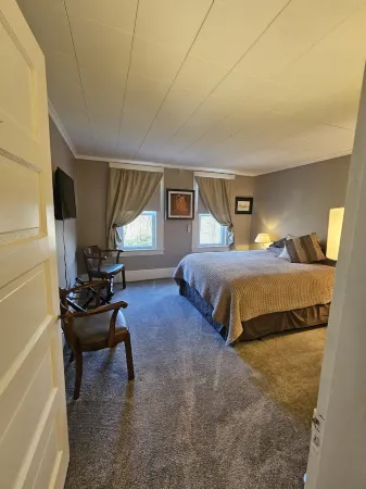 Steele Brook ManorTranquil get away nestled in  Litchfield County.