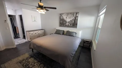 Charming 2-bedroom condo in delightful downtown Prescott with AC and parking!