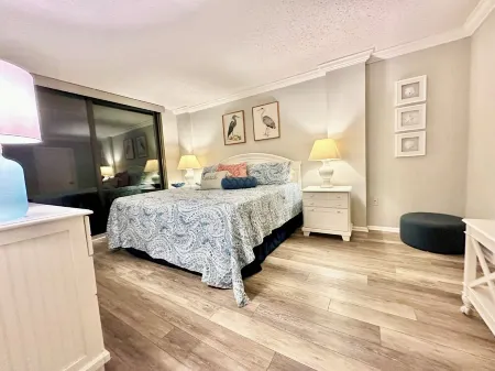 Set of beach chairs & umbrella included Отели рядом с достопримечательностью «Наварр Бич Си Тертл Консервейшен Сентер»