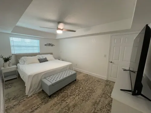 Charming Beach Cottage just steps away from Beautiful Clearwater Beach!!