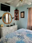 Charming 2-bedroom house in beautiful Port Charlotte with Pool, Hot tub, & WiFi