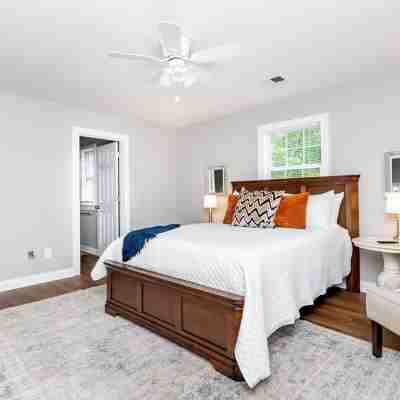 Bourbon Trail! Prime Location, Amenities & Sauna! Rooms