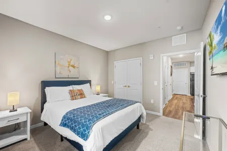 Gorgeous 2 Bed /2 Bath Condo Close to Beaches