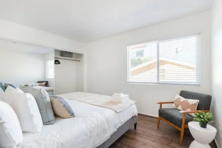 4 Br 2.5Ba Alhambra Condo near downtown LA Отели рядом с достопримечательностью «Keck School of Medicine of USC Physician Assistant Program»