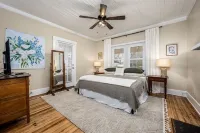 Cozy Cottage newly renovated near DWNTN & MTSU