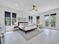 Spacious 6-bedroom House, Pool, Walk to Spooky Ln Beach Access, 2 Golf Carts!
