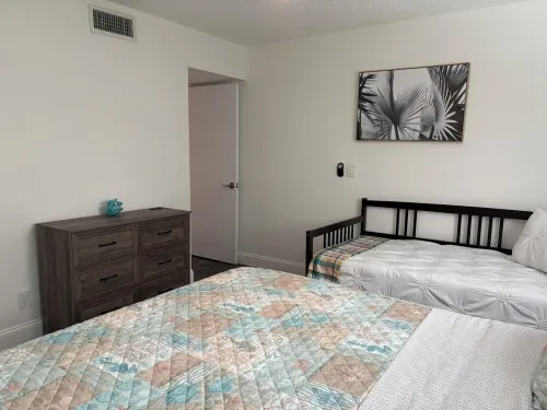 Charming 1-bedroom apartment with WiFi, AC in delightful Delray Beach