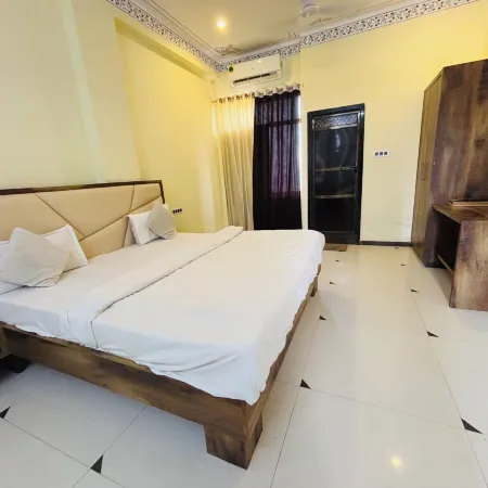 Shiv Ashray Resort