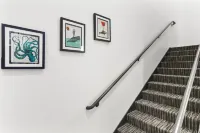 Airy and Open Corner Loft - 92 Walkscore Hotels in Redmond