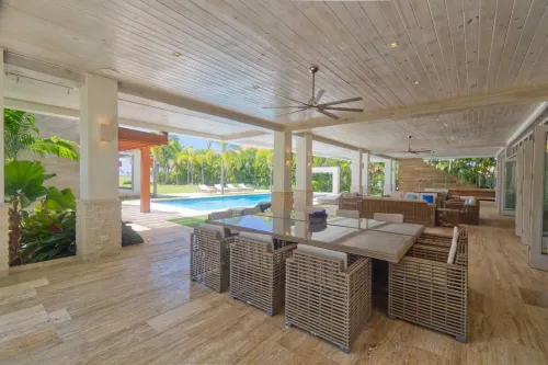 Modern Villa with Ocean View and Service Staff - Villaer