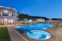 Luxurious Villa Mare - with 150m Pool - Villas