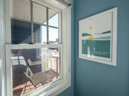 Long Beach Suites Отели рядом с достопримечательностью «Eastern Point Lighthouse»