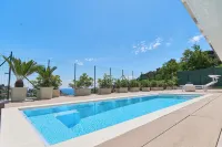 The Italian Lady - Unit 1 - Pools