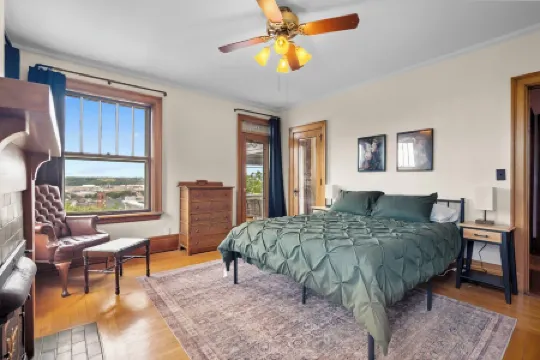 Spacious 7-bedroom house- unique history, modern comforts and incredible views