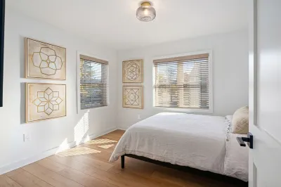 Charming 1-bedroom in welcoming Ardmore with WiFi, AC, washer/dryer in unit. Hotels near Bryn Mawr College