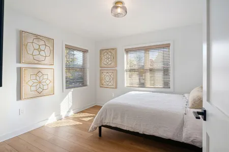 Charming 1-bedroom in welcoming Ardmore with WiFi, AC, washer/dryer in unit.