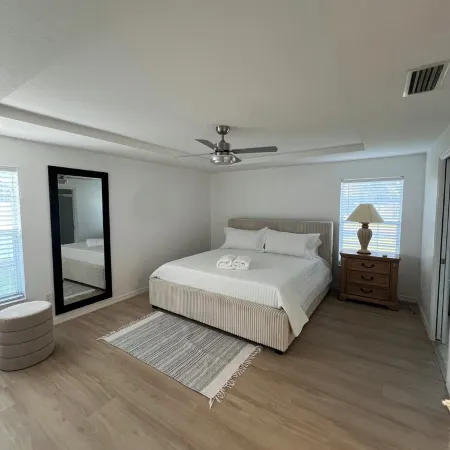 Charming 3-bedroom house in enchanting Ocala with WiFi, AC