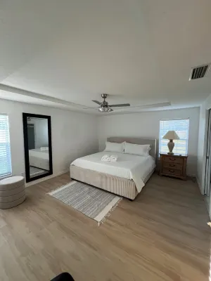 Charming 3-bedroom house in enchanting Ocala with WiFi, AC