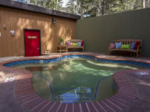 Taos Ski Valley 2 Bdrm/Sleeps 6/Directly Next Door To The Children's Ski School 陶斯滑雪谷酒店