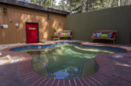 Taos Ski Valley 2 Bdrm/Sleeps 6/Directly Next Door To The Children's Ski School