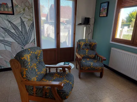 Spacious family home close to the sea