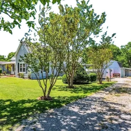 Charming Texoma 1-bedroom guesthouse in growing Sherman, Texas