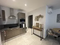 Spacious apartment a stone's throw from the beach and center of Calvi Hotels in Calvi