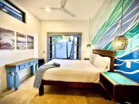 Gorgeous huge home, 3 bedrooms, pool, jungle views, 5 mins from everything