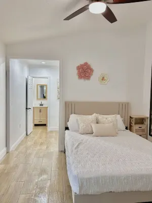 The Traveler” PRV Room in Central Area Hotels near Walmart Garden Center