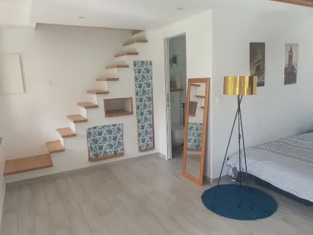 Cottage/gîte à Labri de Lagitation Dans un Environnement Calme et Serein Отели в г. Десиз