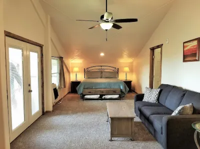 Deja View--Amazing Mountain Views!!! Hotels near Aquatic Dwellings Waterfall