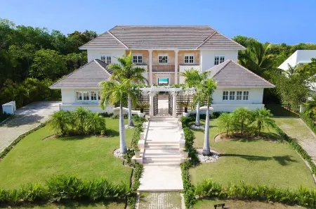 Luxury Villa with Private Pool, Cook,Maid & Golf Cart in Exclusive Punta Cana